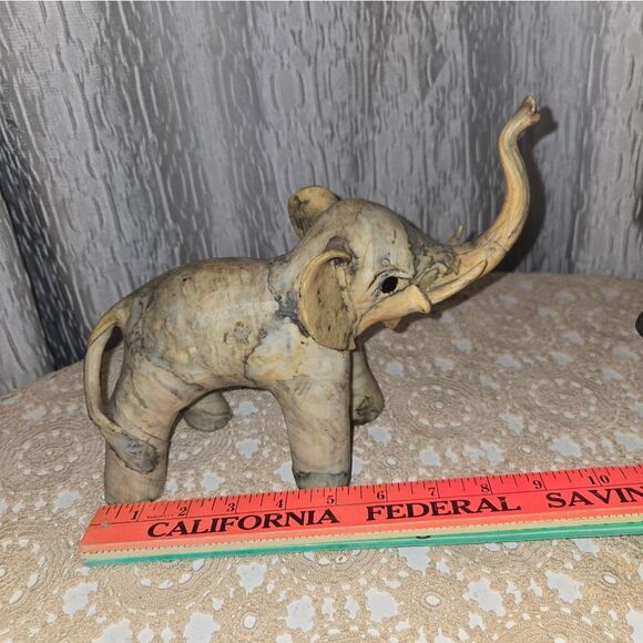 handcraft crushed oyster shell elephant figure 7x6 - Picture 4 of 7